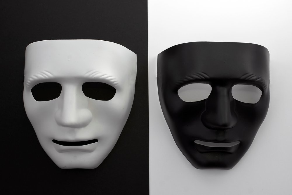 ???? ما الفرق بين الشخص النرجسي والشخص الحادّي؟